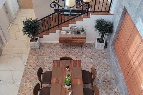 Casa de 5 dormitorios en Pattaya, Tailandia № 22389 - foto 16