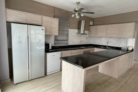 Casa de 4 dormitorios en Pattaya, Tailandia № 22408 - foto 11