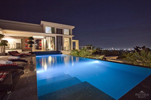 Casa de 4 dormitorios en Pattaya, Tailandia № 23327
