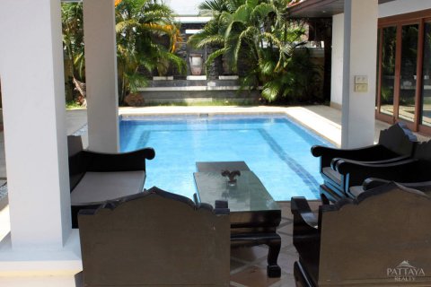 Casa de 5 dormitorios en Pattaya, Tailandia № 23426 - foto 2