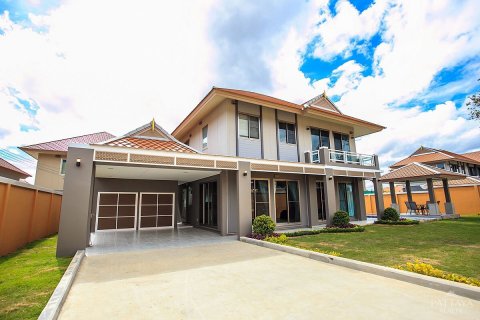 Casa de 4 dormitorios en Pattaya, Tailandia № 20492