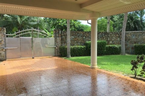 Casa de 4 dormitorios en Pattaya, Tailandia № 22172 - foto 6