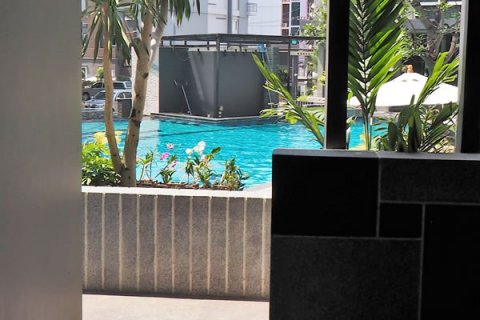 Sobre plano Apus en Pattaya, Tailandia № 27453 - foto 10