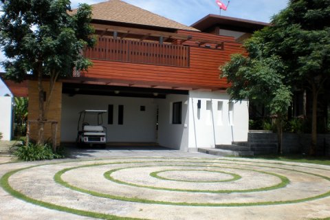 Casa de 3 dormitorios en Pattaya, Tailandia № 22978 - foto 2