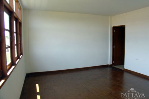 Casa de 4 dormitorios en Jomtien Beach, Pattaya, Tailandia № 23393 - foto 13