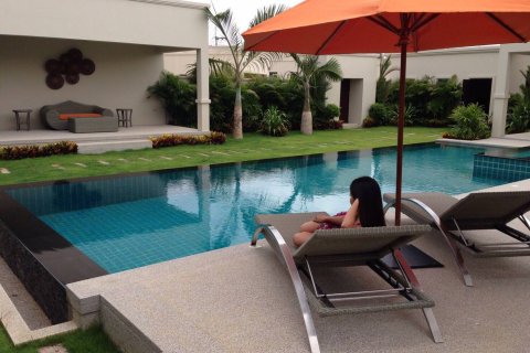 Casa de 3 dormitorios en Pattaya, Tailandia № 21569 - foto 17