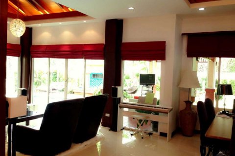 Casa de 3 dormitorios en Pattaya, Tailandia № 24250 - foto 16