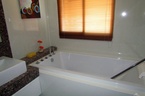 Condominio de 2 dormitorios en Pattaya, Tailandia № 24350 - foto 10