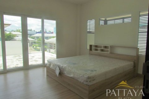 Casa de 4 dormitorios en Pattaya, Tailandia № 21101 - foto 29