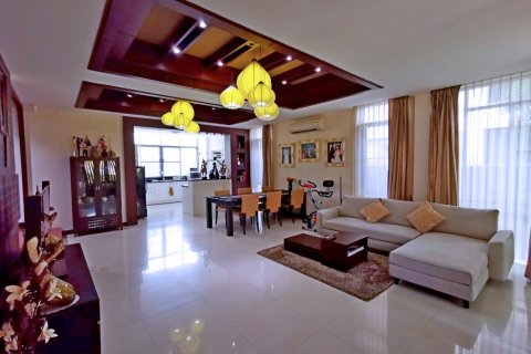 Casa de 4 dormitorios en Pattaya, Tailandia № 22575 - foto 8