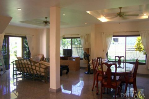 Casa de 3 dormitorios en Pattaya, Tailandia № 23990 - foto 11