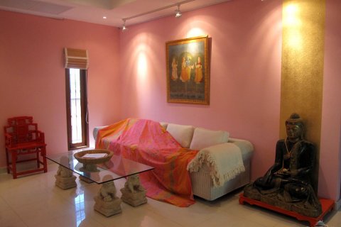 Casa de 3 dormitorios en Jomtien Beach, Pattaya, Tailandia № 23281 - foto 7
