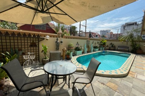 Casa de 4 dormitorios en Jomtien Beach, Pattaya, Tailandia № 22527 - foto 17