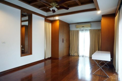 Casa de 5 dormitorios en Pattaya, Tailandia № 24360 - foto 18
