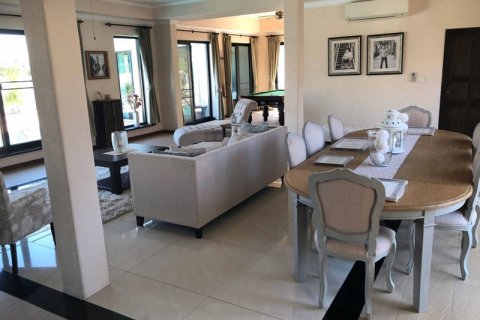 Casa de 4 dormitorios en Pattaya, Tailandia № 21995 - foto 4