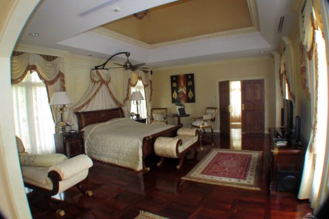 Casa de 4 dormitorios en Pattaya, Tailandia № 23444 - foto 14