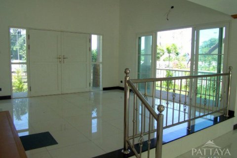 Casa de 3 dormitorios en Pattaya, Tailandia № 23738 - foto 2