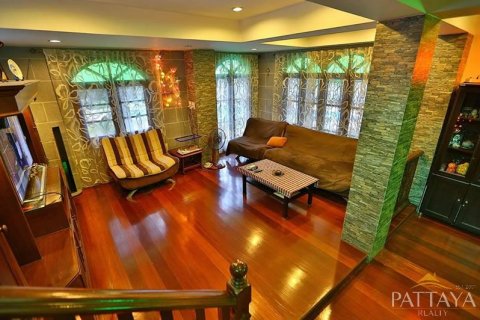 Casa de 4 dormitorios en Pattaya, Tailandia № 21374 - foto 2