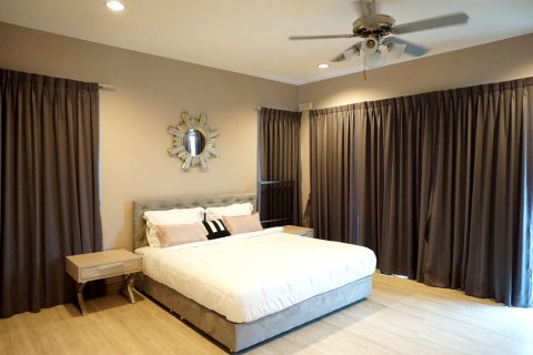 Casa de 4 dormitorios en Pattaya, Tailandia № 22548 - foto 13