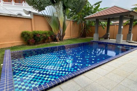 Casa de 4 dormitorios en Pattaya, Tailandia № 22548 - foto 2
