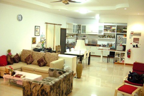 Casa de 3 dormitorios en Pattaya, Tailandia № 24052 - foto 22