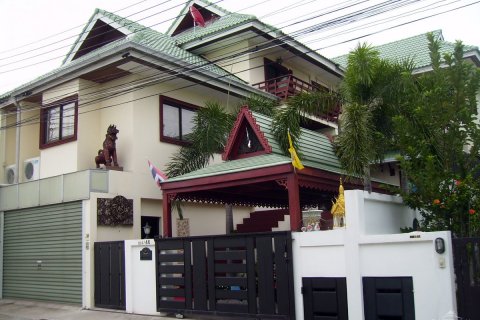 Casa de 4 dormitorios en Pattaya, Tailandia № 23812