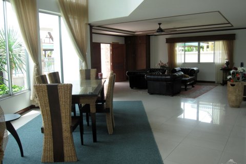Casa de 3 dormitorios en Pattaya, Tailandia № 23256 - foto 14