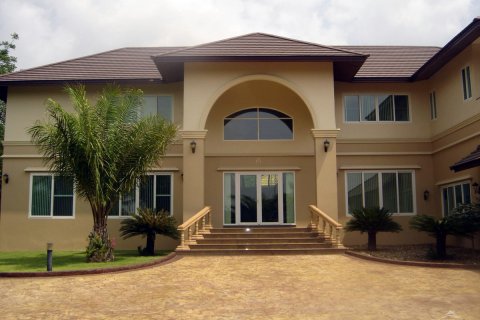 Casa de 4 dormitorios en Pattaya, Tailandia № 23283 - foto 4