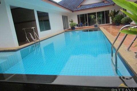 Casa de 4 dormitorios en Pattaya, Tailandia № 21627 - foto 9