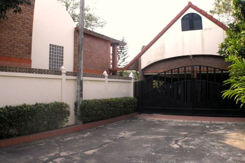 Casa de 4 dormitorios en Pattaya, Tailandia № 23090 - foto 9