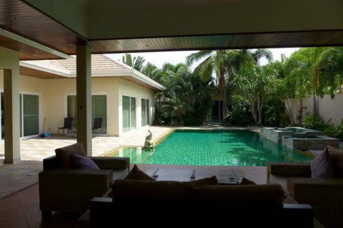 Casa de 4 dormitorios en Pattaya, Tailandia № 20152 - foto 8