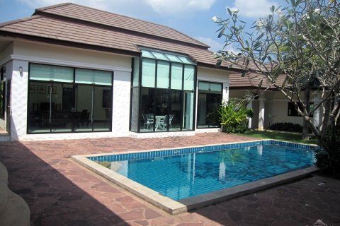Casa de 4 dormitorios en Pattaya, Tailandia № 23045 - foto 21