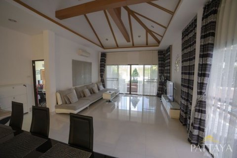 Casa de 3 dormitorios en Pattaya, Tailandia № 21306 - foto 25