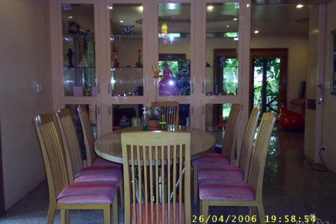 Casa de 4 dormitorios en Pattaya, Tailandia № 22734 - foto 20