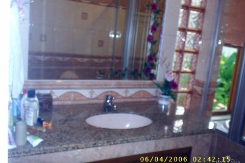 Casa de 4 dormitorios en Pattaya, Tailandia № 22734 - foto 3