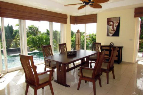 Casa de 5 dormitorios en Pattaya, Tailandia № 20120 - foto 23