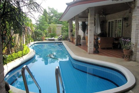 Casa de 4 dormitorios en Pattaya, Tailandia № 22891 - foto 6
