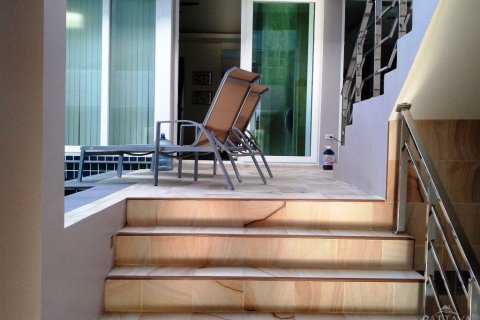 Casa de 5 dormitorios en Pattaya, Tailandia № 24082 - foto 4