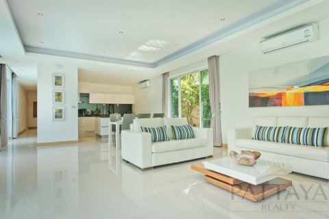 Casa de 3 dormitorios en Pattaya, Tailandia № 21156 - foto 25