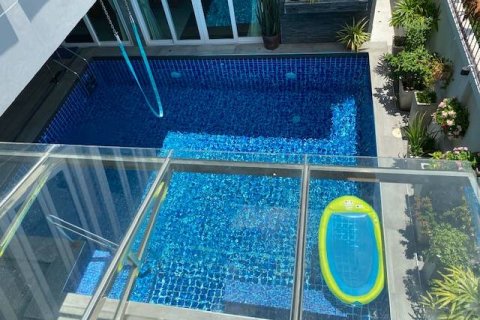 Casa de 4 dormitorios en Pattaya, Tailandia № 22081 - foto 14