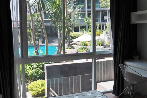 Sobre plano Apus en Pattaya, Tailandia № 27453 - foto 2
