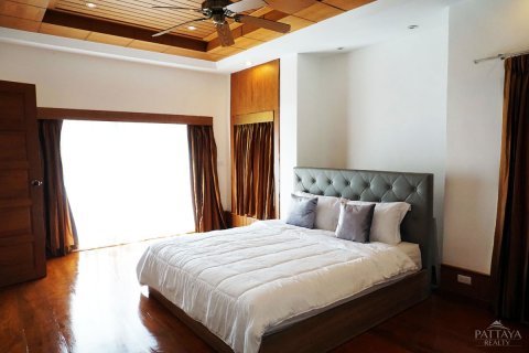 Casa de 5 dormitorios en Pattaya, Tailandia № 24359 - foto 20