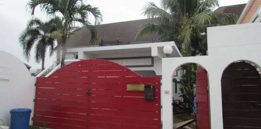 Casa de 4 dormitorios en Pattaya, Tailandia № 21473