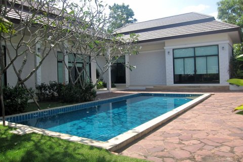 Casa de 4 dormitorios en Pattaya, Tailandia № 23045 - foto 2