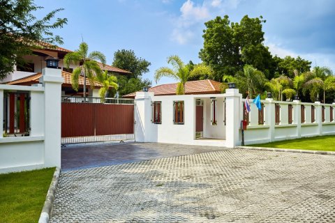 Casa de 4 dormitorios en Rayong, Tailandia № 19988