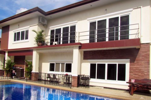 Casa de 4 dormitorios en Pattaya, Tailandia № 20381 - foto 4
