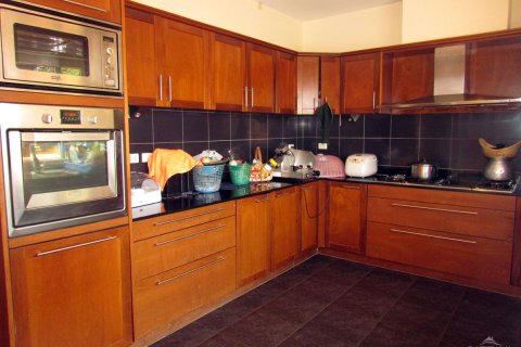 Casa de 5 dormitorios en Pattaya, Tailandia № 23797 - foto 11