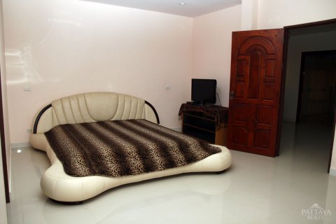 Casa de 4 dormitorios en Pattaya, Tailandia № 24169 - foto 11