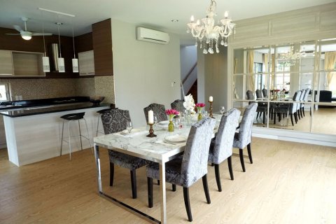 Casa de 4 dormitorios en Pattaya, Tailandia № 20794 - foto 12