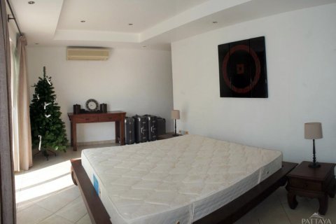 Casa de 5 dormitorios en Pattaya, Tailandia № 23870 - foto 15